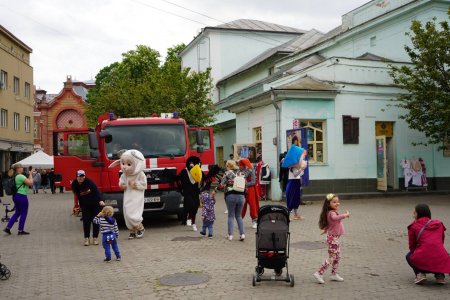 Стережися червоного півня!": закарпатські лялькарі показали прем'єру вистави про пожежну безпеку Стережися червоного півня!": закарпатські лялькарі показали прем'єру вистави про пожежну безпеку