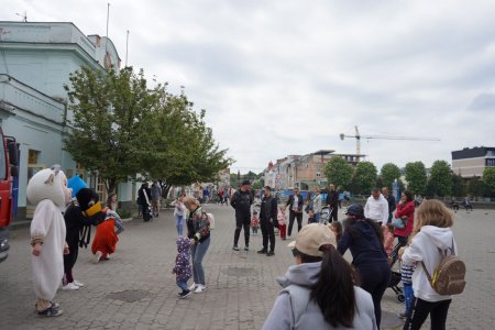 Стережися червоного півня!": закарпатські лялькарі показали прем'єру вистави про пожежну безпеку Стережися червоного півня!": закарпатські лялькарі показали прем'єру вистави про пожежну безпеку